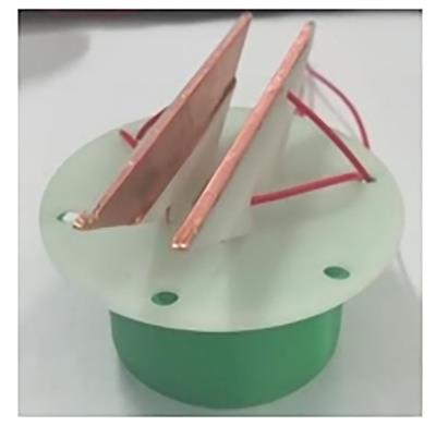 Design of inductive electrostatic boom spray system based on embedded closed electrode structure and droplet distribution test in soybean field